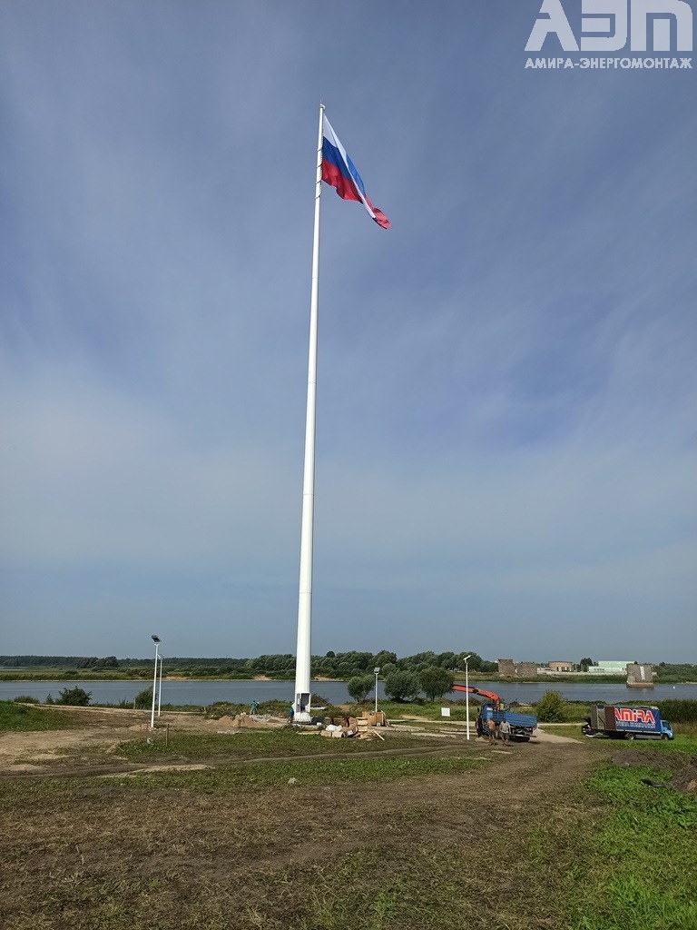 АЭМ установила флагшток 60 метров в Великом Новгороде